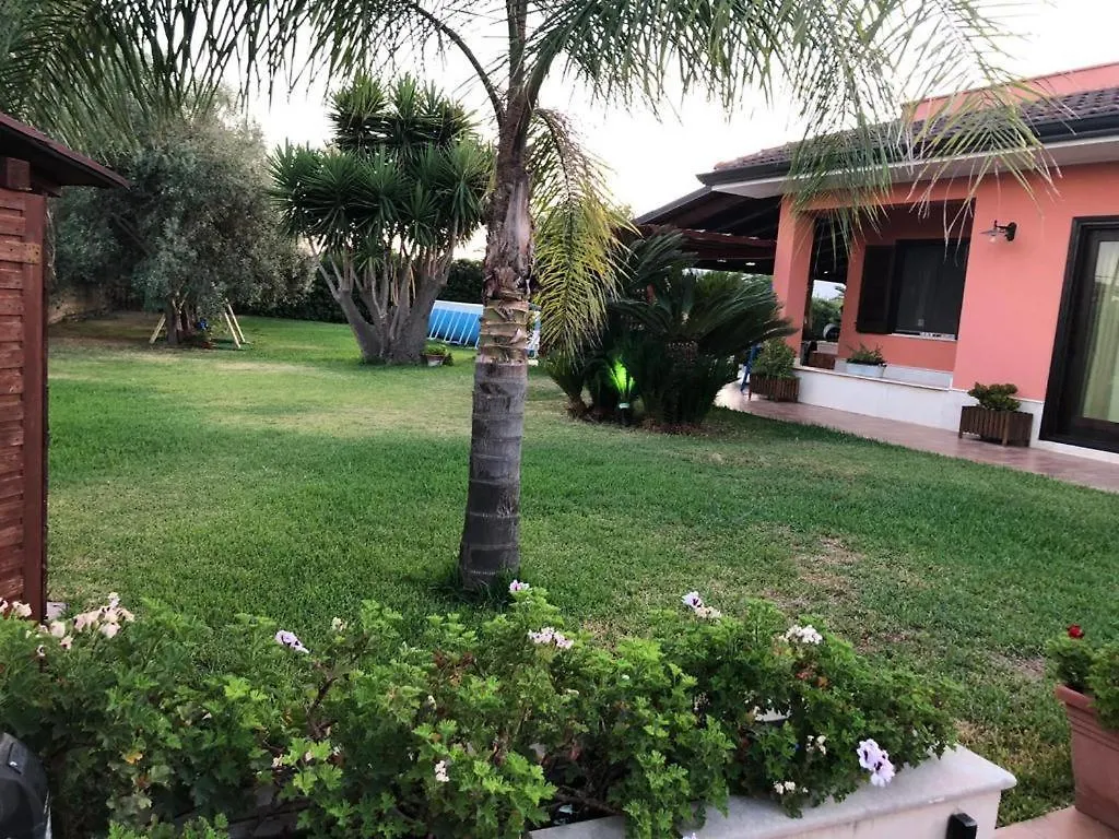 La Stanza Delle Muse In Villa Con Piscina Fontane Bianche