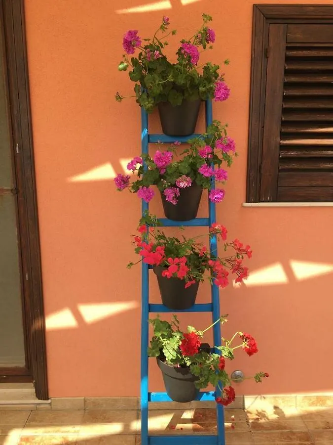 Privatunterkunft La Stanza Delle Muse In Villa Con Piscina Fontane Bianche